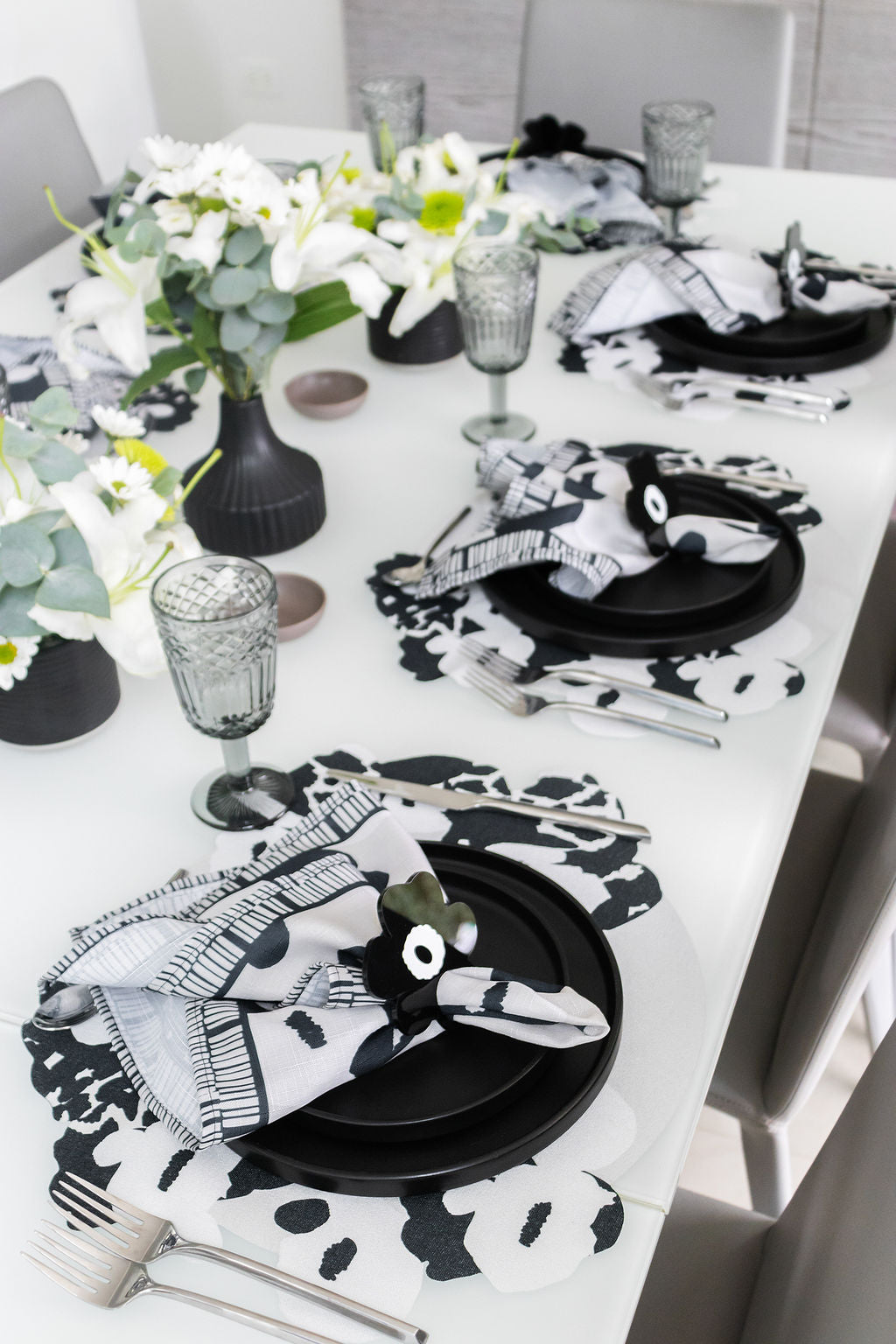 Noir Acrylic Napkin Rings (set of 6)
