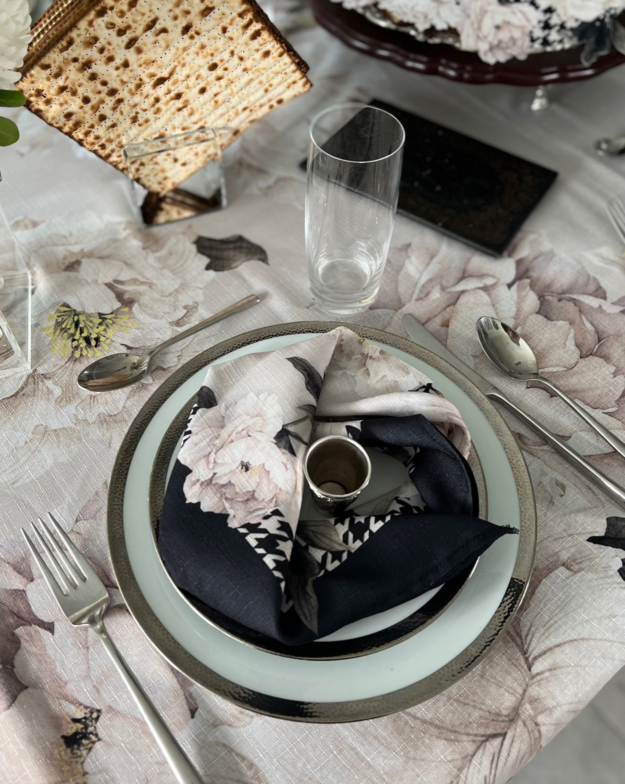 Peony Easy-Care Tablecloth