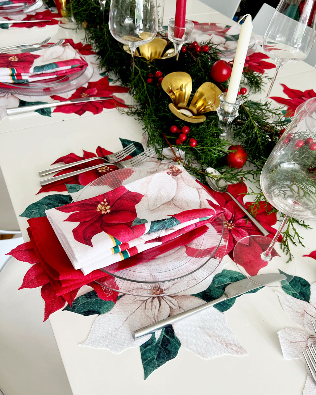 Poinsettia Easy-Care Napkins (set of 6)