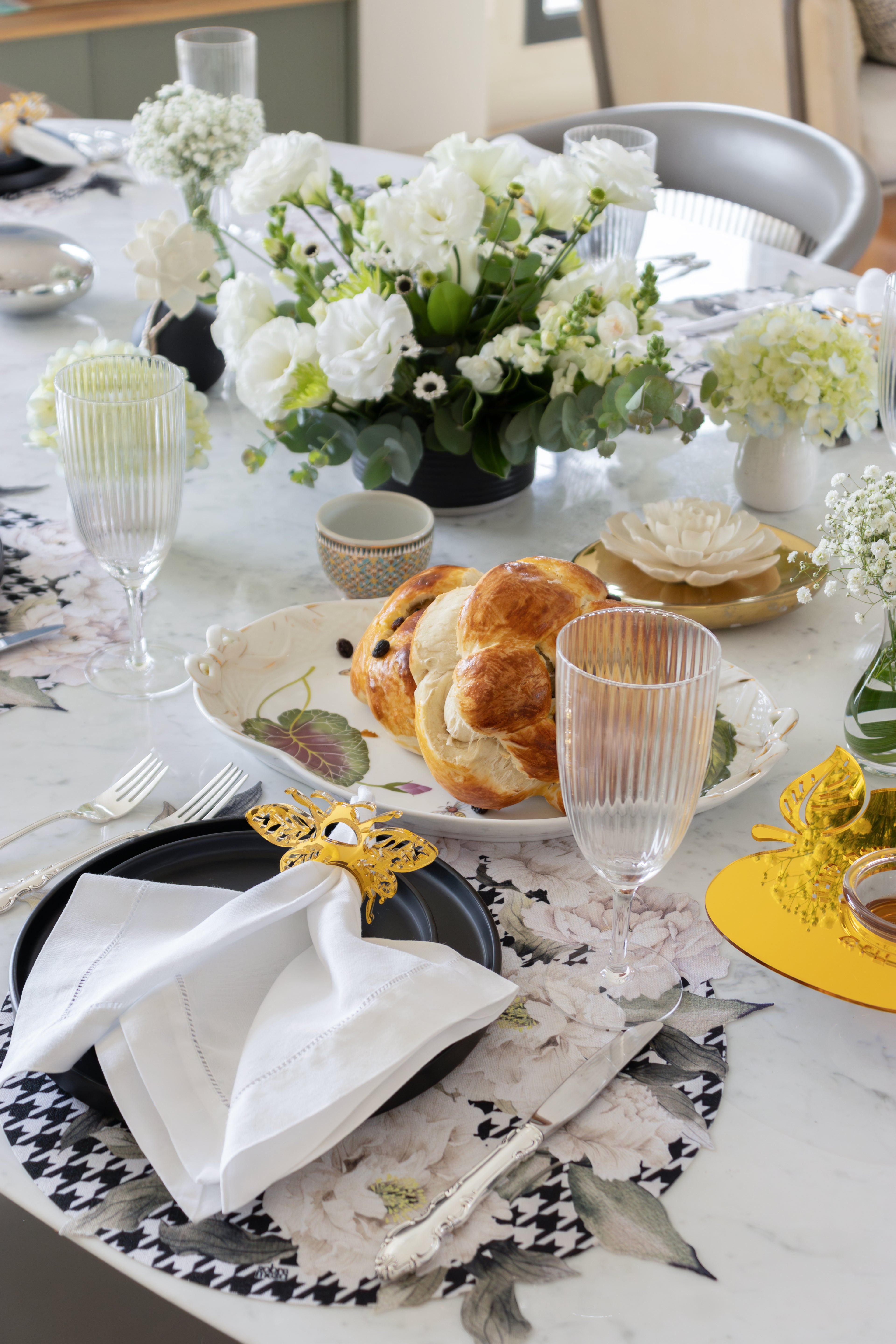 Bee Acrylic Napkin Rings (set of 6)